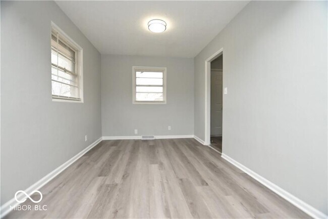 Building Photo - 5820 E 40th St