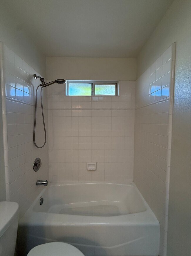 Building Photo - R71300