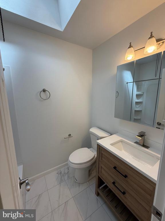 Building Photo - 413 Parlin Pl