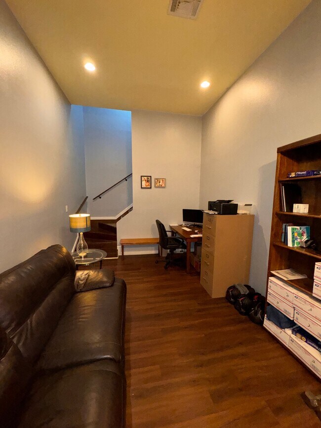 Building Photo - 2613 Dryades St