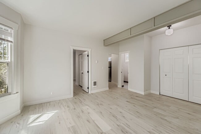 Building Photo - Breathtaking Renovation! Oversized 2 Bed 1...