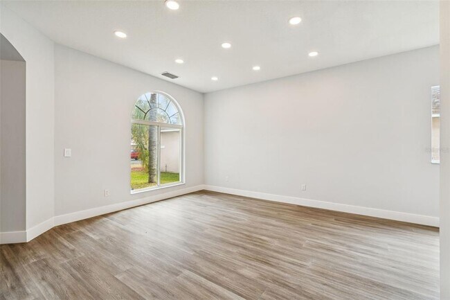 Building Photo - 18154 Sandy Pointe Dr