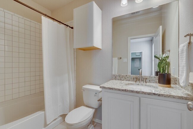 Building Photo - 2536 S University Dr