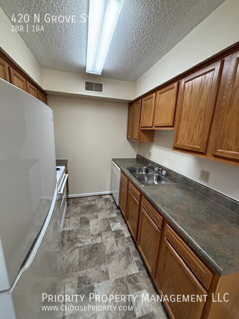 Building Photo - 420 N Grove St