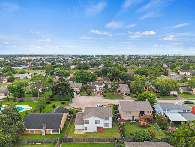 Building Photo - 16723 Running Quail Ct