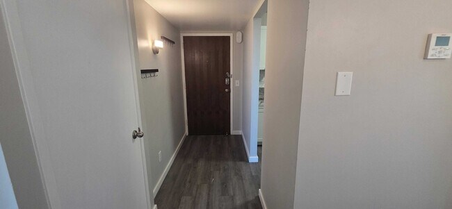 Building Photo - 710 E 200 S