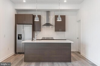 Building Photo - 710 N 16th St