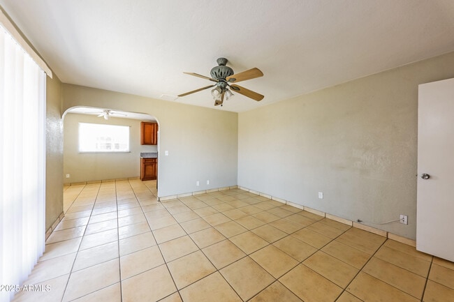 Building Photo - 2753 W Lawrence Ln