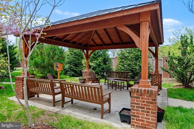 Building Photo - 3697 Ambrose Hills Rd