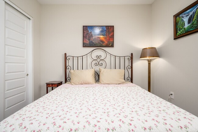 Building Photo - 5972 E Sinclair St