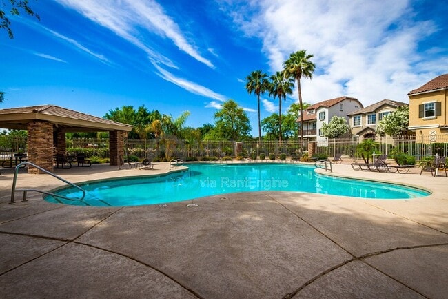 Building Photo - 1384 S Sabino Dr