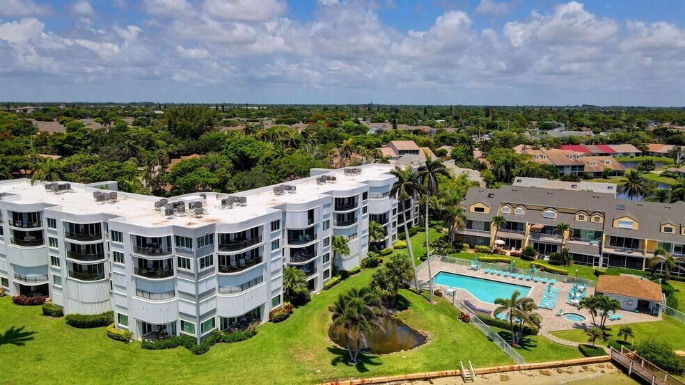 Building Photo - 8200 Lakeshore Dr