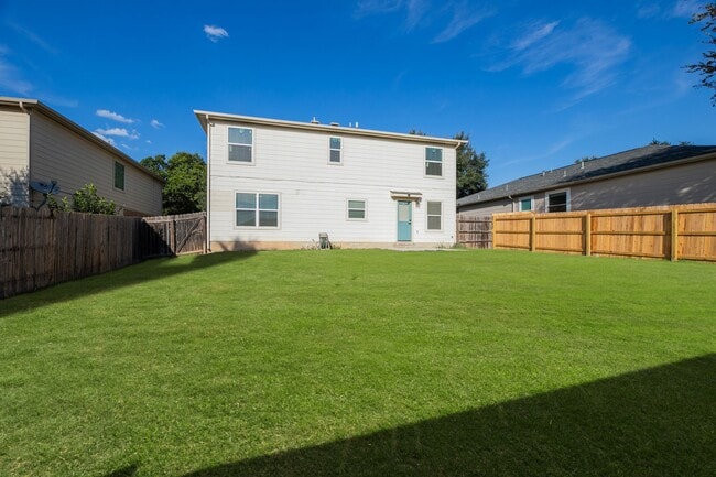 Building Photo - 3933 Brook Hollow Dr