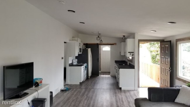 Building Photo - 3 br, 2 bath House - 16004 Motor Pl