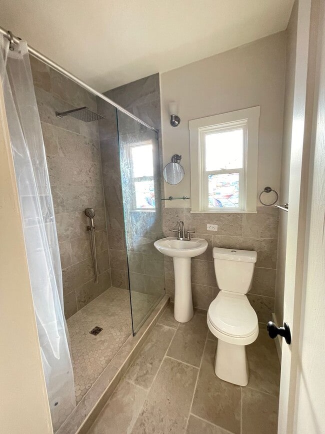 Building Photo - 4 bed / 1.5 ba house - Yuba City