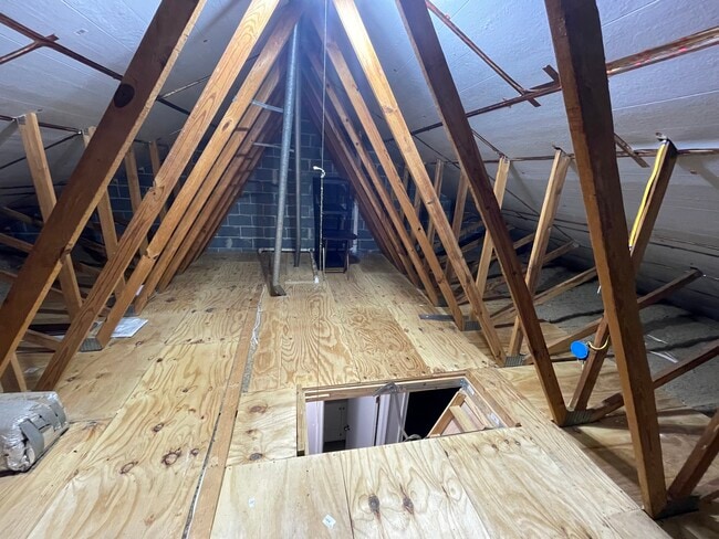 Building Photo - 15039 Cherrywood Dr