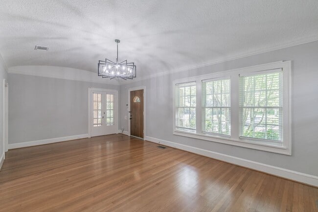 Building Photo - WONDERFUL BERKELEY LOCATION!  Immaculate One Story Craftsman!