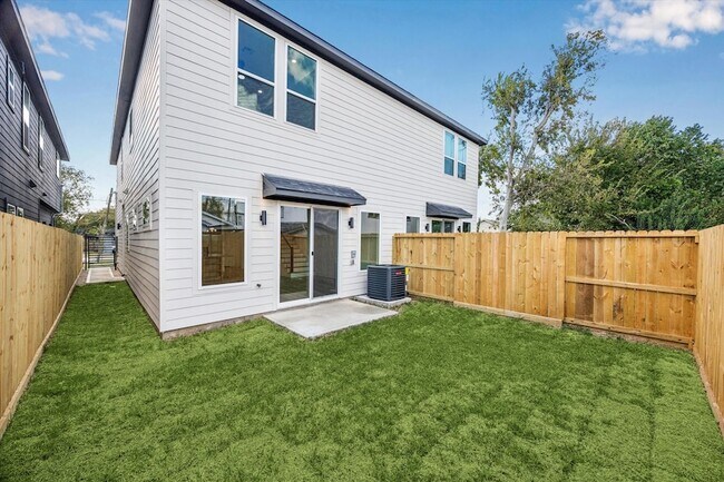 Building Photo - 3719 Lydia St