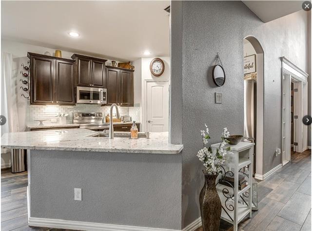 Building Photo - 5825 Valley Haven Way