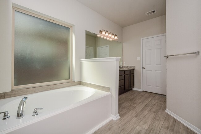 Building Photo - 14615 Sycamore Side Wy