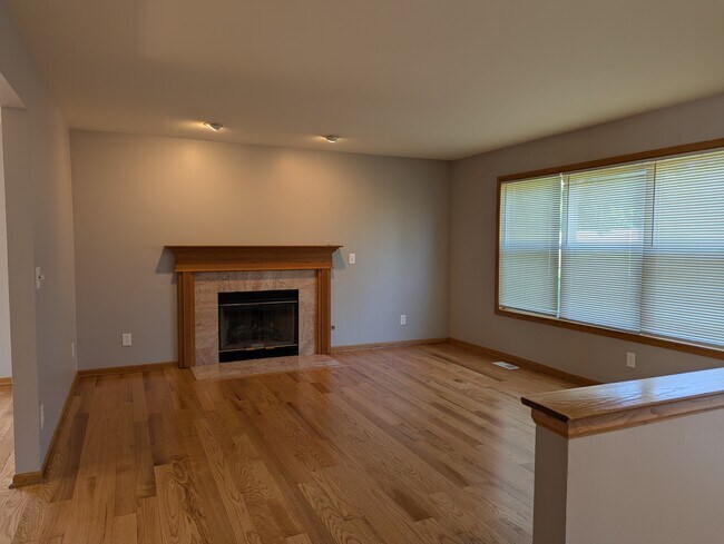Building Photo - 417 Calgary Way