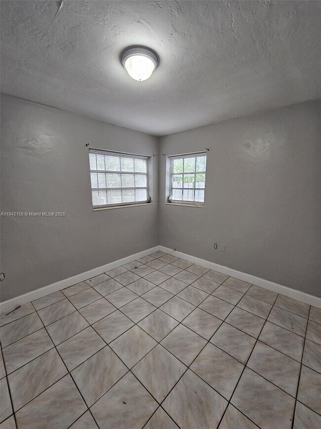 Building Photo - 482 NE 136th St