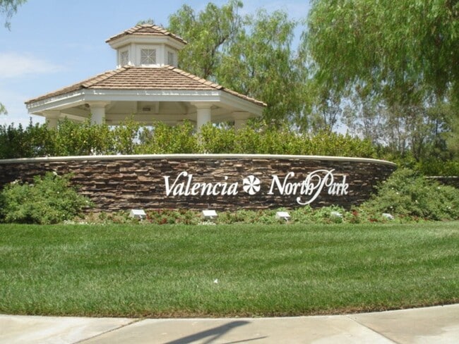 Building Photo - Charming 2-Bedroom Townhome in Valencia with Backyard & Community Amenities!