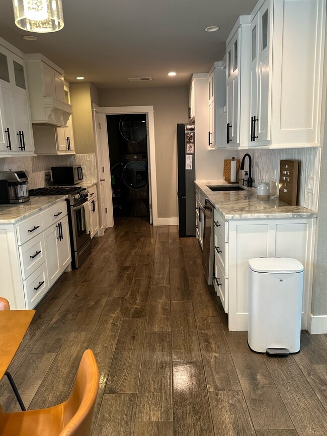 Building Photo - 1613 S 26th Pl