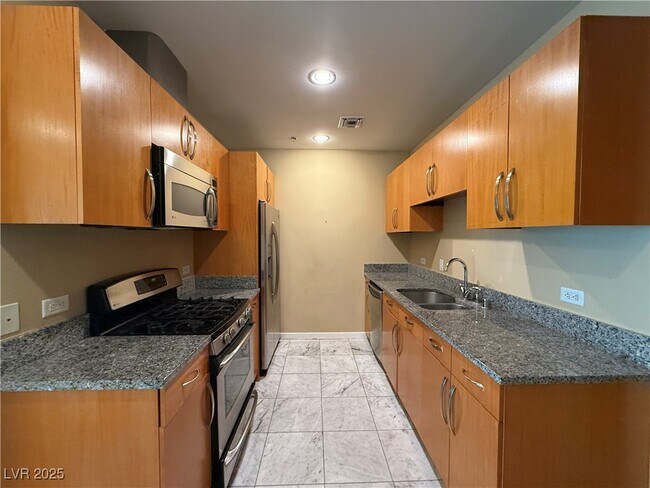 Building Photo - 4575 Dean Martin Dr