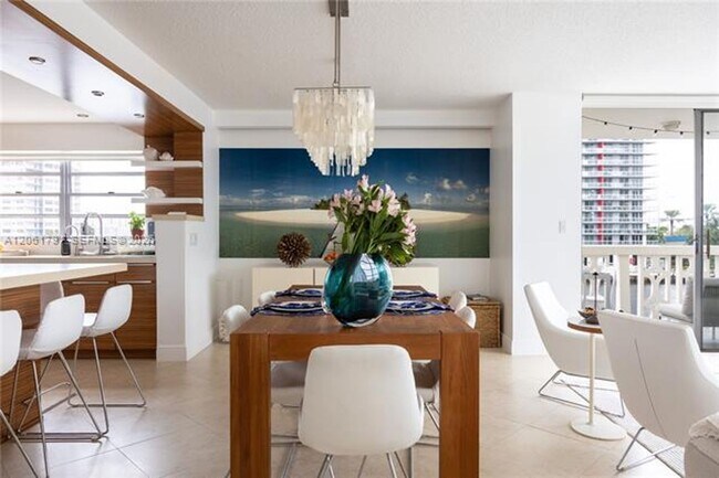 Building Photo - 1817 S Ocean Dr