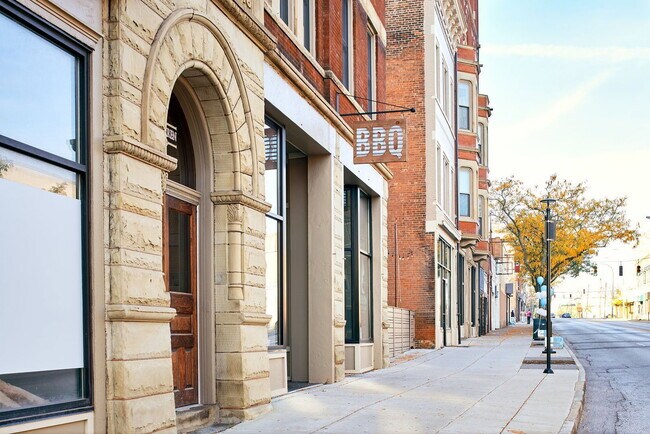 Building Photo - 975 E McMillan St