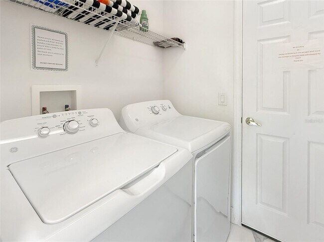 Building Photo - 530 Orista Dr