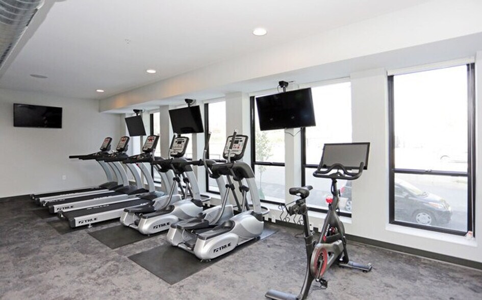 Building Photo - 2301 Ingersoll Ave