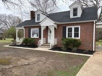 Building Photo - 4 Bedroom House / South Jackson