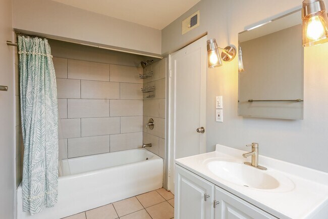 Building Photo - Beautiful 3 Bedroom Home In Millsmont!