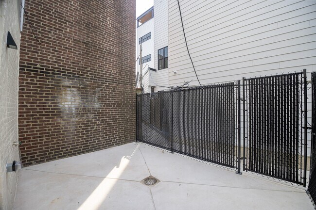 Building Photo - 1908 Passyunk Ave