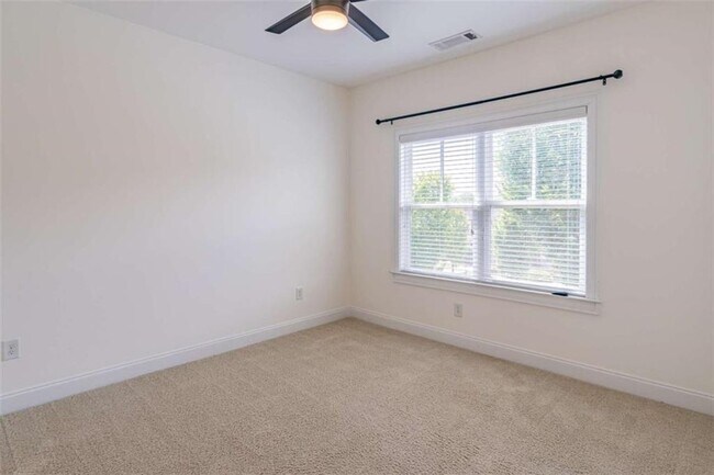 Building Photo - 829 Adler Ct