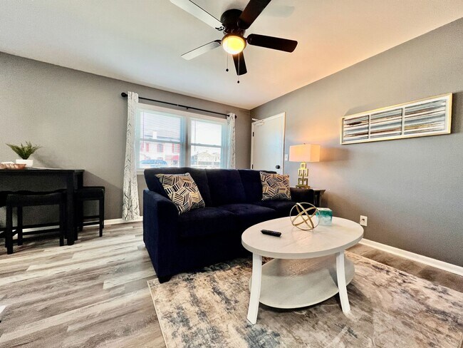 Building Photo - Charming, Stylish remodeled Trenton Apartment