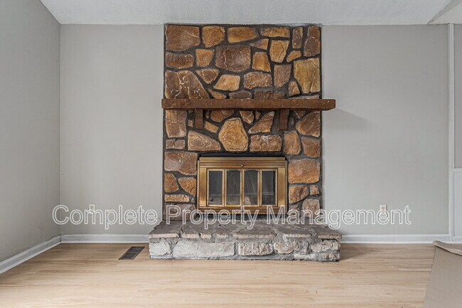 Building Photo - 784 15th Ct NW