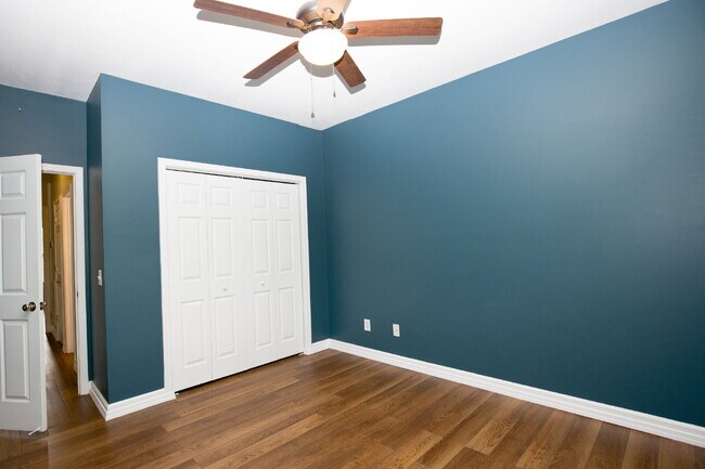 Building Photo - 110 Willow Creek Ln