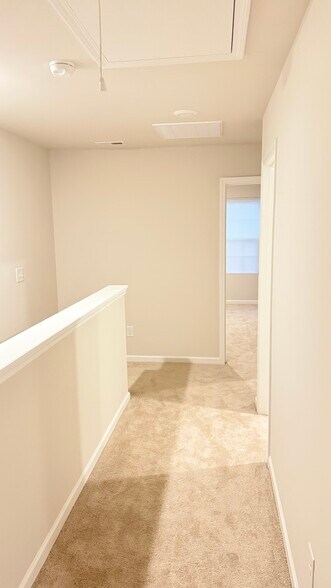 Building Photo - 729 Peyden Ln