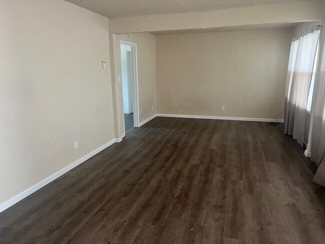 Building Photo - 215 Odessa Ave