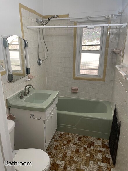 Bathroom - 43 Beaconsfield Rd