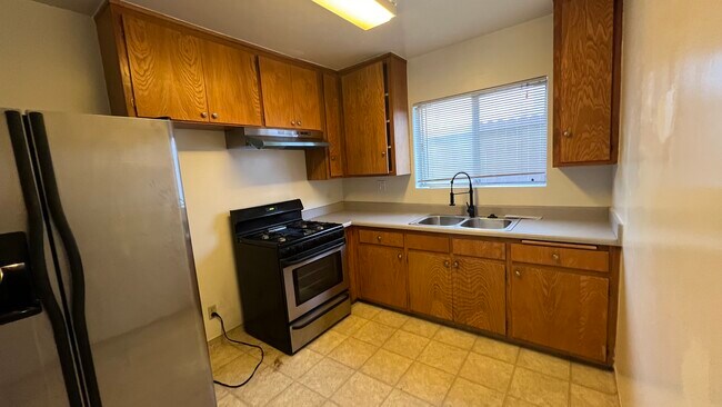 Building Photo - 3562 Mentone Ave