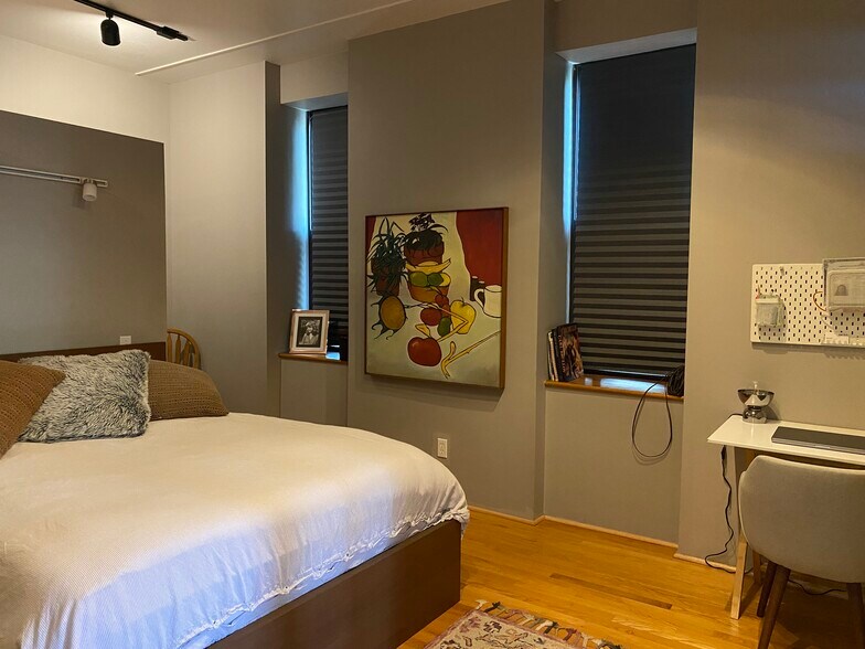 Building Photo - 900 Hickory St