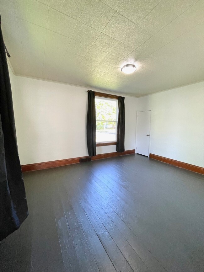 Building Photo - 1016 Duplex