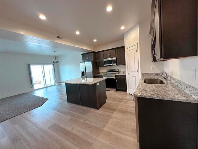 Building Photo - 225 W 950 S