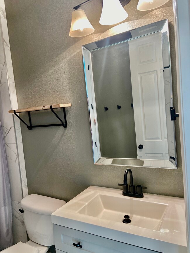 Building Photo - 30 Paradise Valley Dr