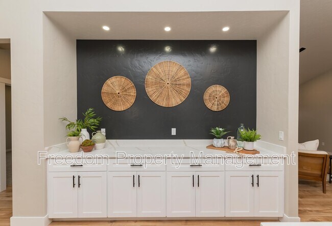 Building Photo - 2125 Oxon St