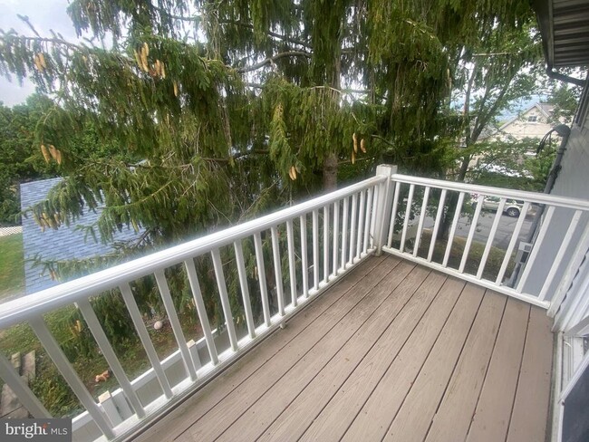 Building Photo - 128 Mortimer St